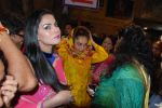 Veena Malik at Lalbaugcha Raja on 13th Sept 2013 (5).JPG